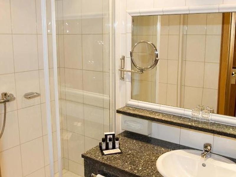 374CBE789772F4D9E5A9D6DBEA44B934