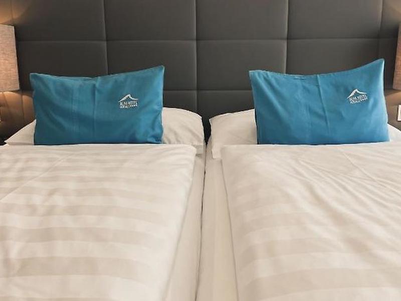 376D6DD32F8A7D9EB833A01DC7A9AE83