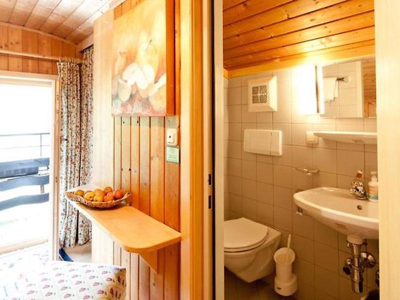 234C82A49836B8A9B2208889003AAE6E