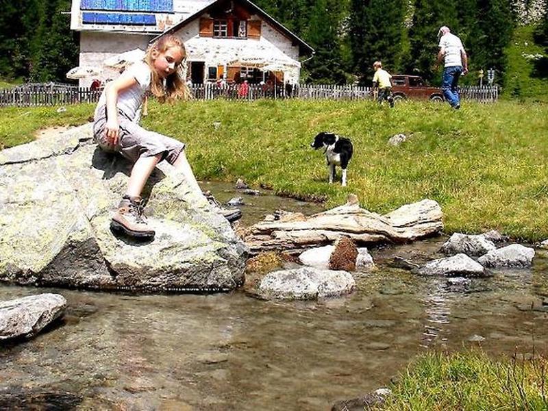 81CB2F12FD7E6D4D57B31B9EA3006E2B