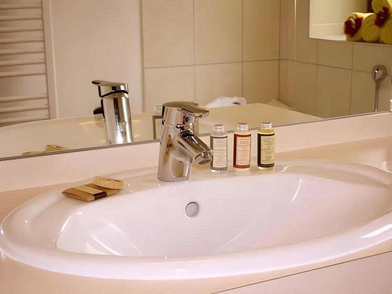 C32951AE4707E62ECDF168A3E742D864