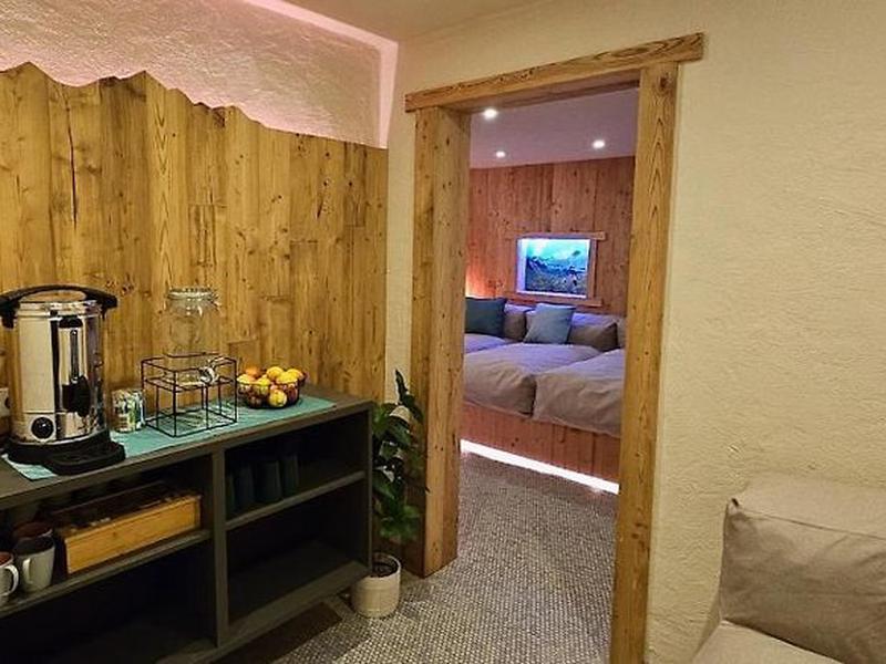 11E27849359418FE0BAAAB6F641E7557