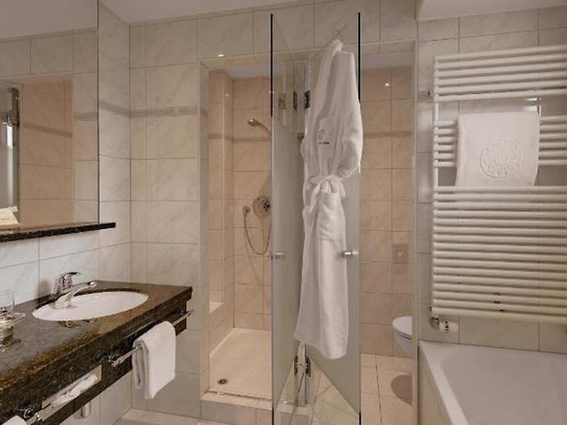 8F30DFC536AC7E1B2258F78BA6AD9241