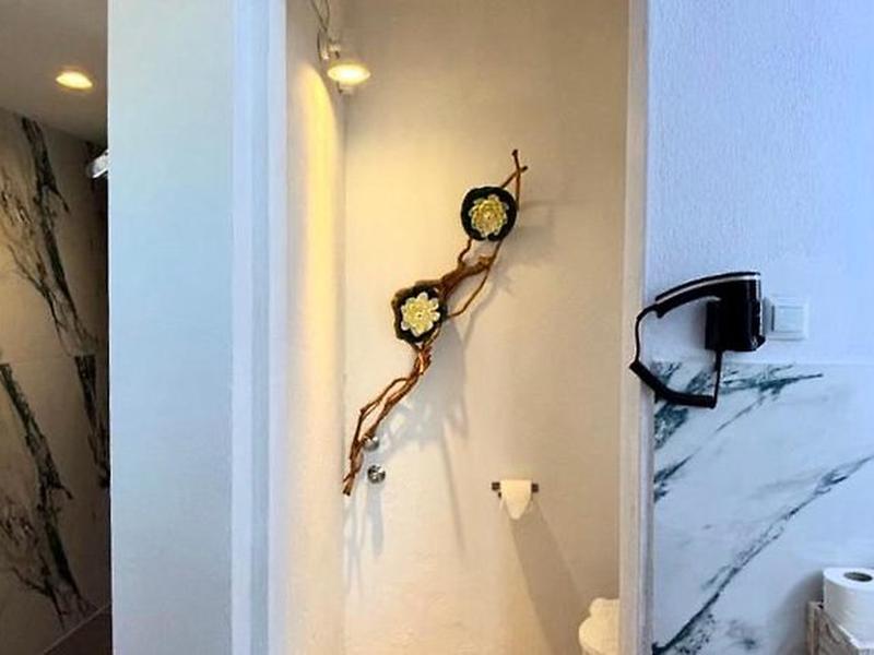 561868AFDE4BF41F19B67B0F2897D10C