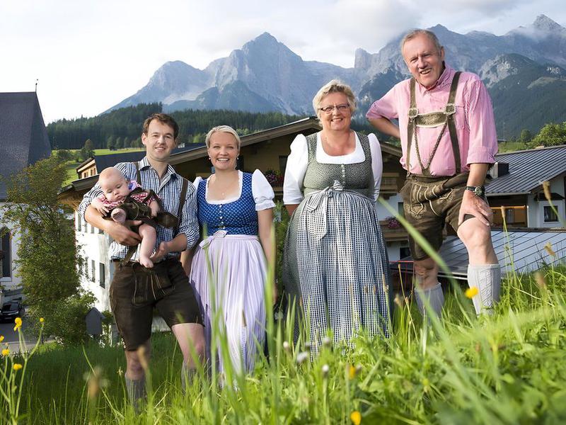 E9983BEA73B40E61EC3A3322F732B315