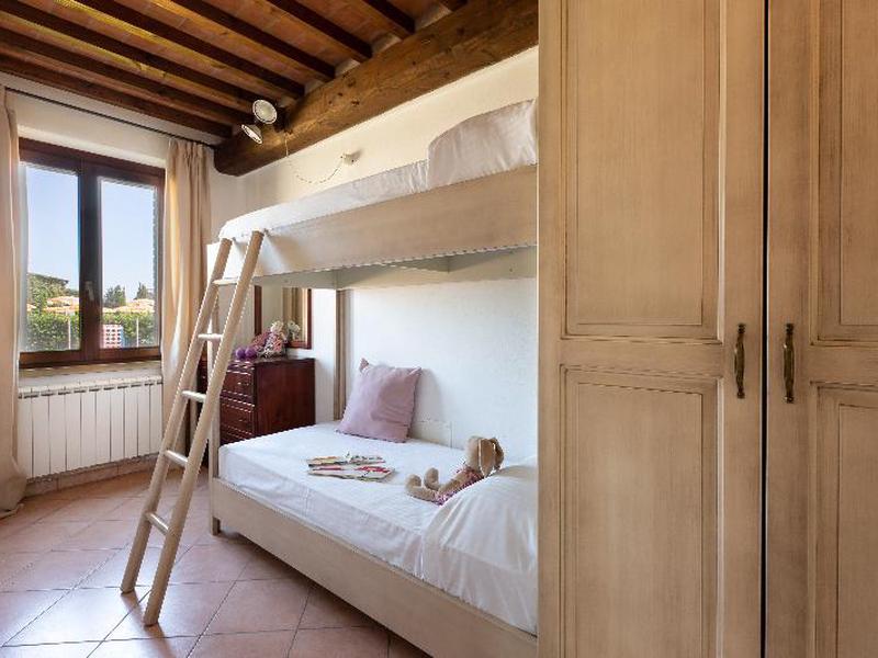 7E6D683F22232D8C6F7C772F71D9C0C2