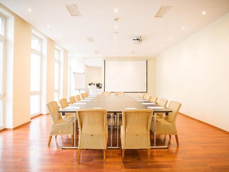 75A85EC044458D1B9D04D274D54C457F