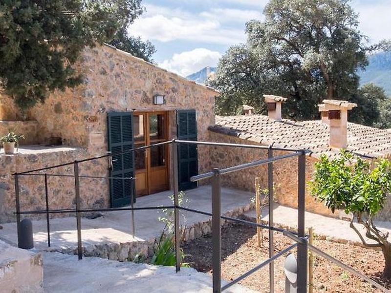 E26AC1AEDCC60BC96B7F212ABDA78FAE