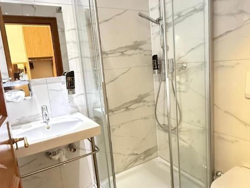 7E143C9B7AFA8FDAFA4B958F250A24E3