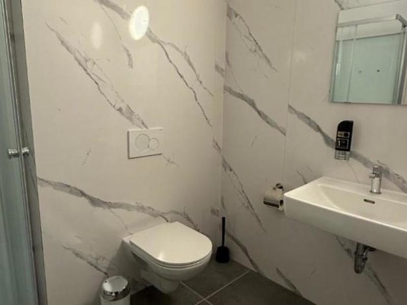 E02186AB285EC879B067DCDE0FA7B353