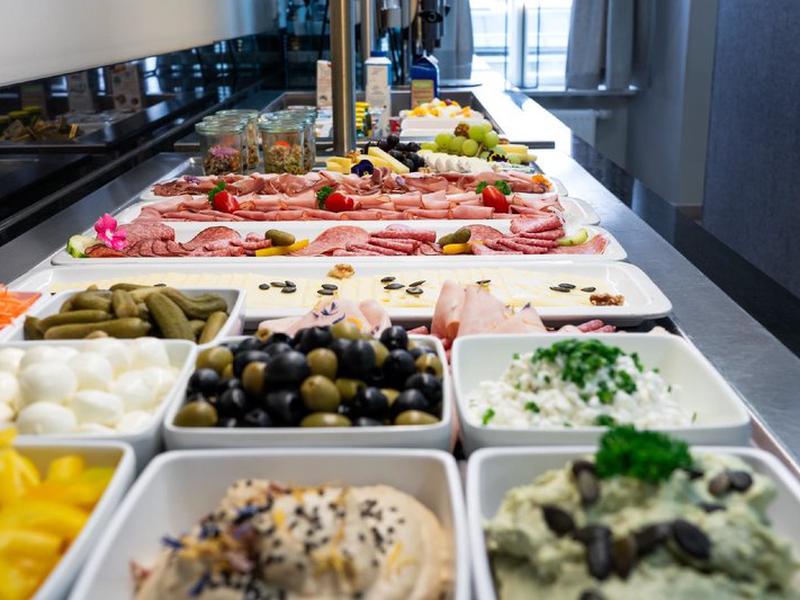 5C3CD4C2949A7FAD8D18E333A2BF3227