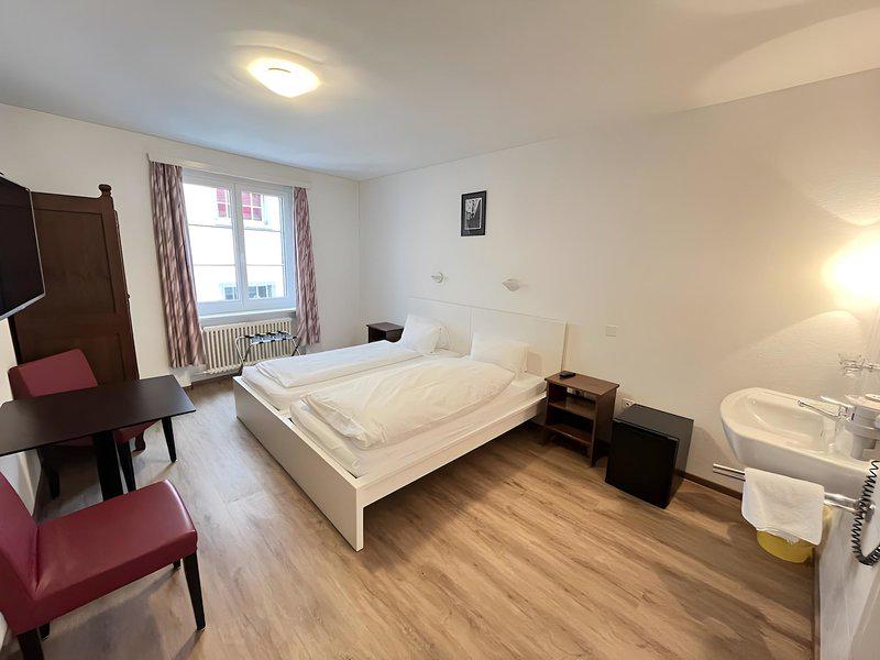 FD62FF98F4F6760ED1D40018864E409E