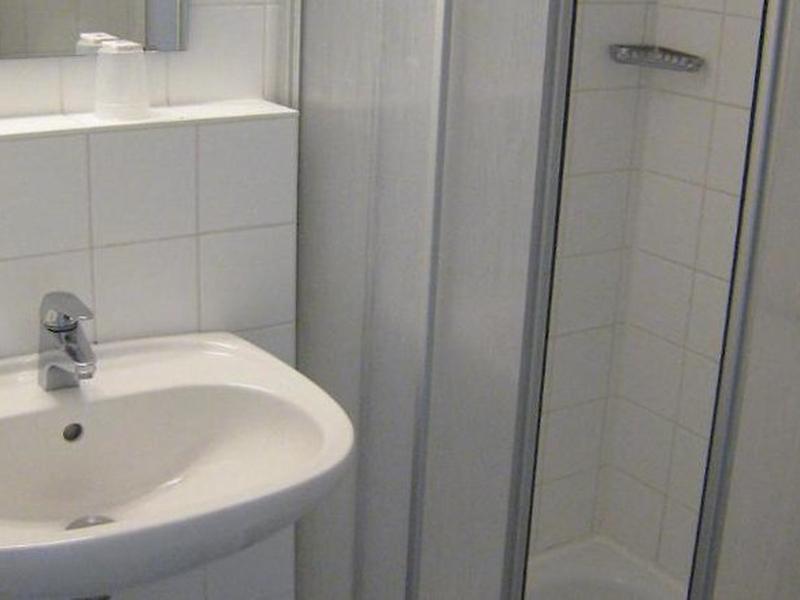 83A4A87A25DA0E09755366F9F0AD42E7