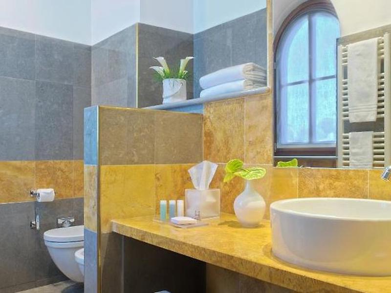 266053DE86E2EB1D20526F3285AC0012