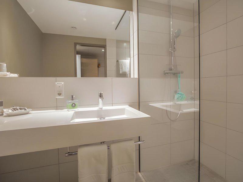 ED25E7730704633FB42E8A3735E8698E