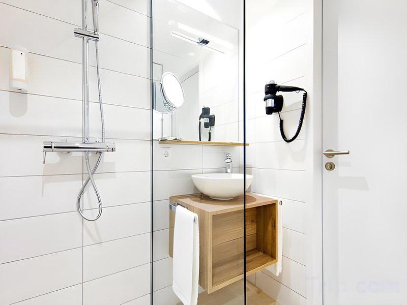 9115CD9D4EFF3FD319A2DE78F100D404