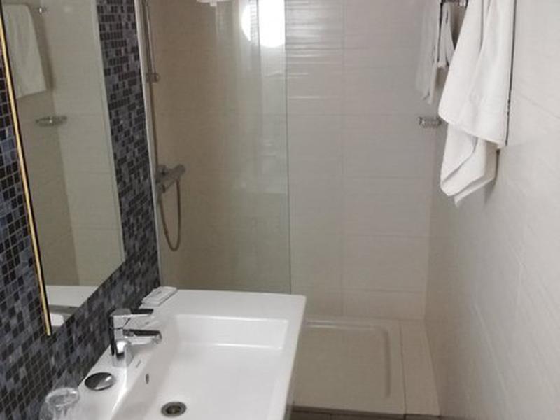 74FBF11BBCE248BB4F18EB98D5C3DD0D