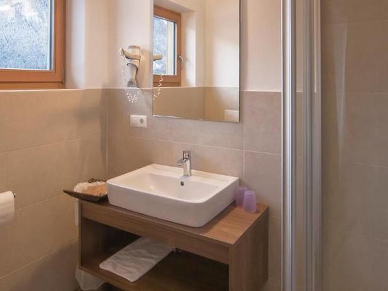 5FFD0EBF38BA0C6BEF9148F2E9A461B8