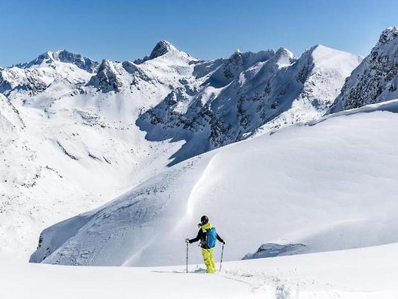 76D37B566046FD444D1386372ACF037C