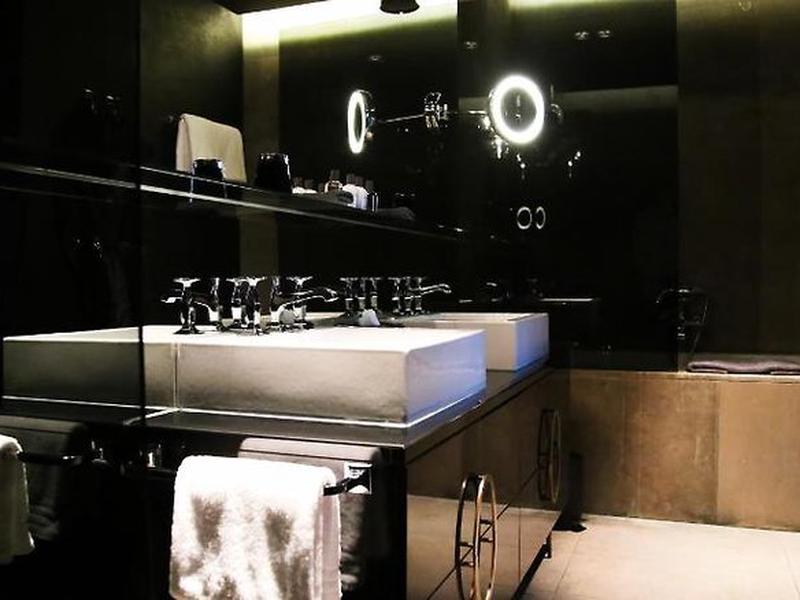 E70852CF6CEBAD353500FF40F23CBE25