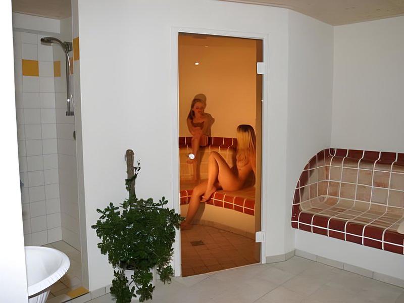 10F2E16298E7041E488B95BC67E09D39