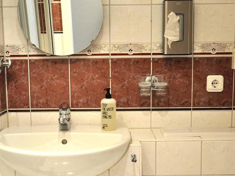 F567F1A870C43BE21429B3595E139C95