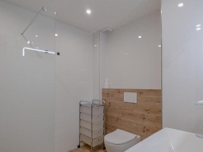 225297B1B741CF9F7C365A85C93E7455