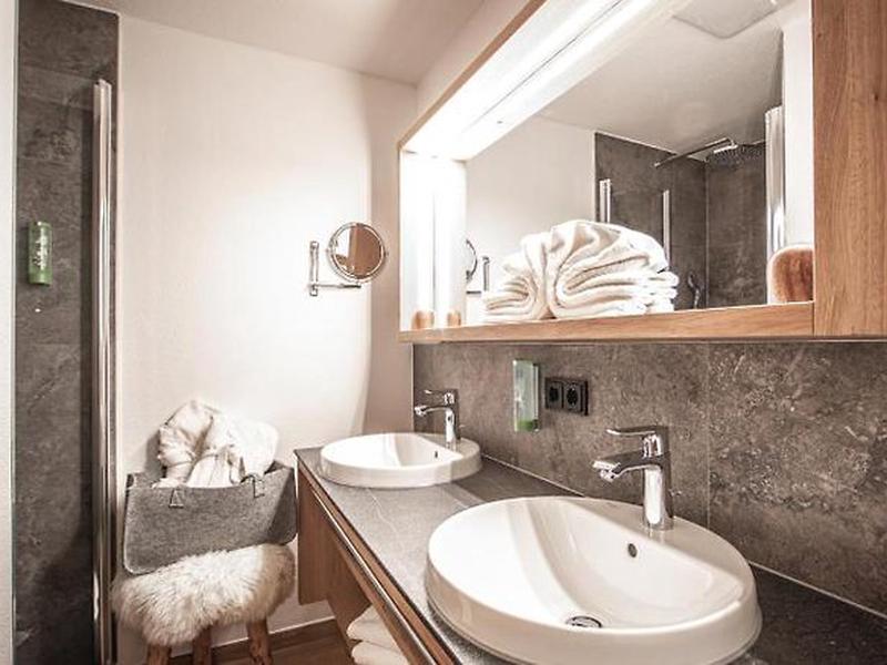 22EC38F9DEC4399A49353FAD5E568CE2