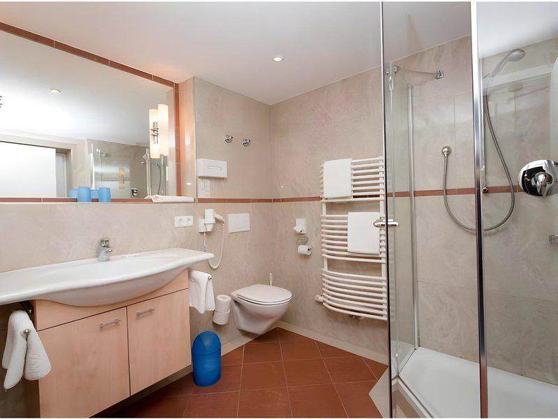 92E0704CA57777DFB78F6B05ABD972E1