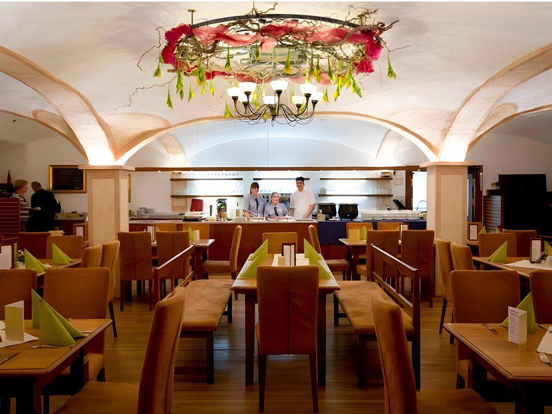 E4778695676D3AC7D56955D8BAF1518F