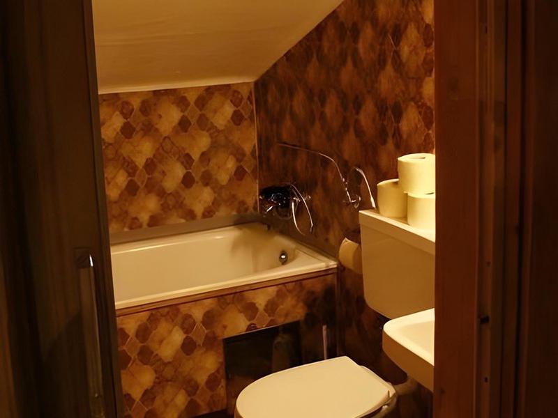 6792FE5F04F1C6602EA34995F1526164