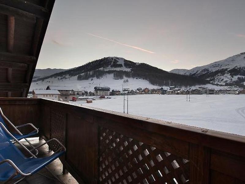 FC2327D8F864D777FD828A3B6203C6DE