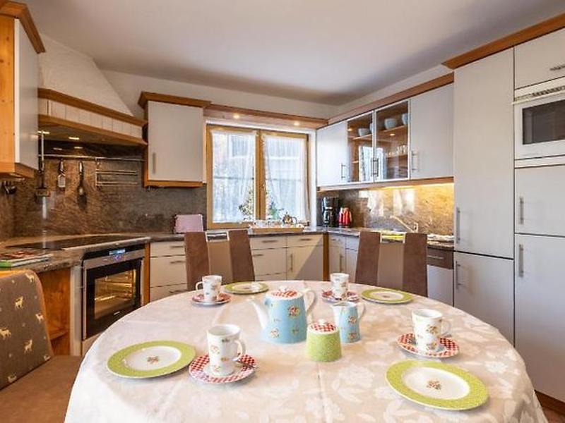 F901BBFAE4399E77237215F2C277D245