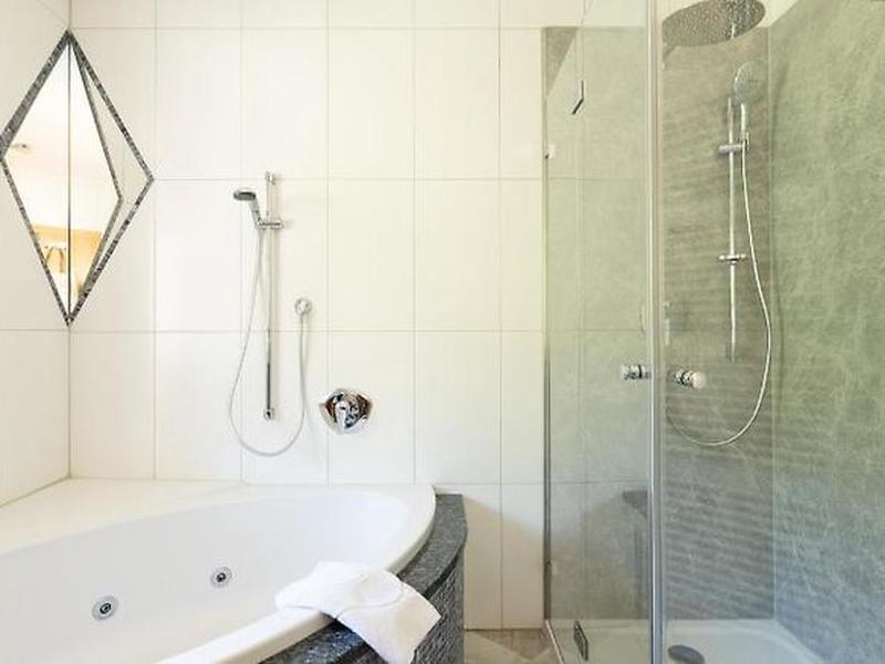 8C60AE6E2CAE342333F1BCB726D89EAA