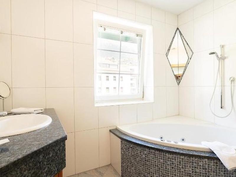 2AB259424E1B35D6BF9BE530B2C79DDE