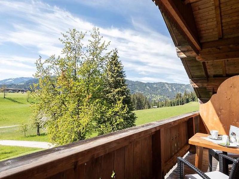 B9C446A73F4C6A42E40D3A3987D08B0A