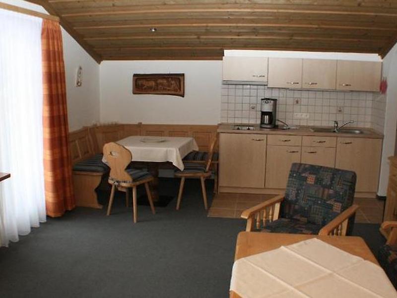 DF18AA7A1B2EE0E0A179C62F19F70557