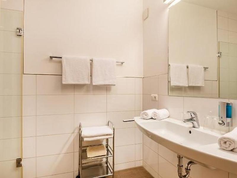 6AD40DAD949D04EE460D982D045EE408