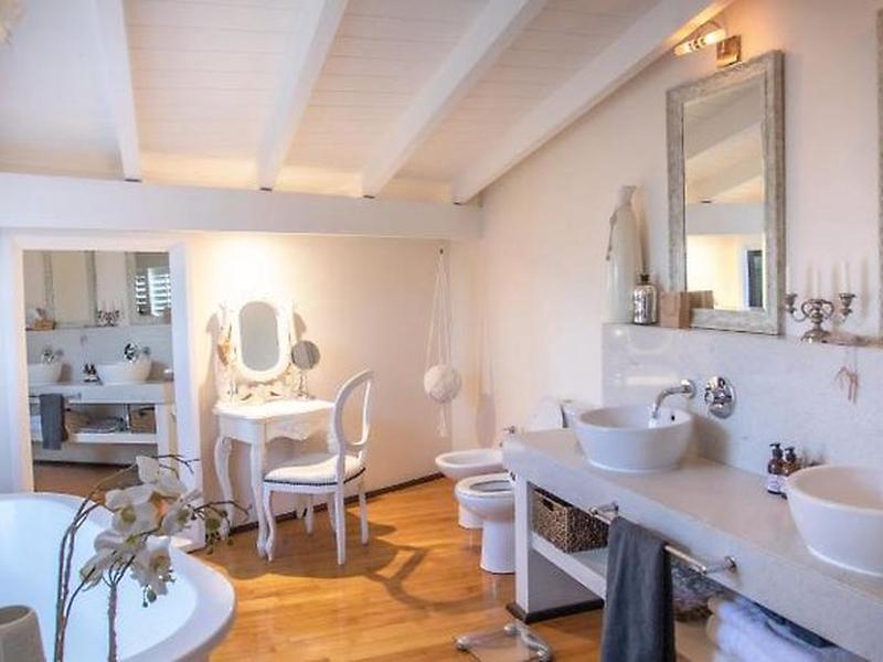 5AA9F3EE577BD4F90F00695A5740F545