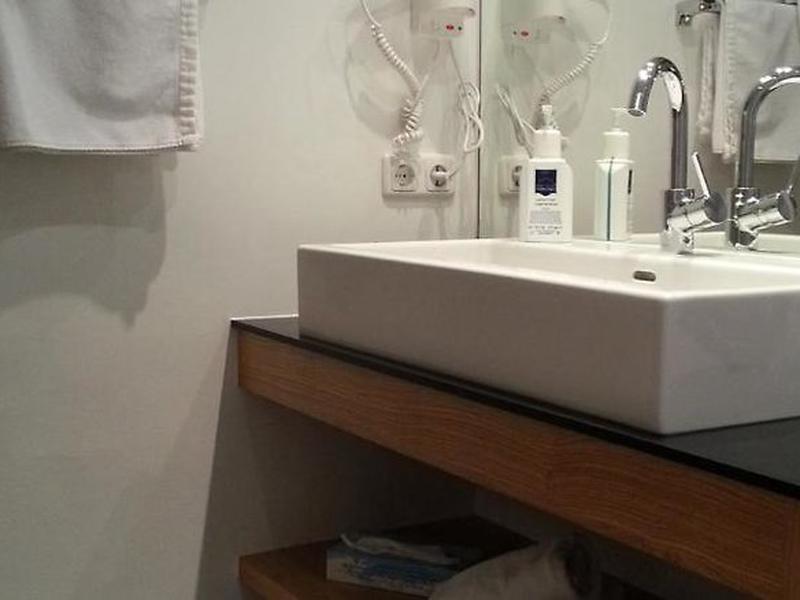 228207CE8B45862CDC906107B4F22A14