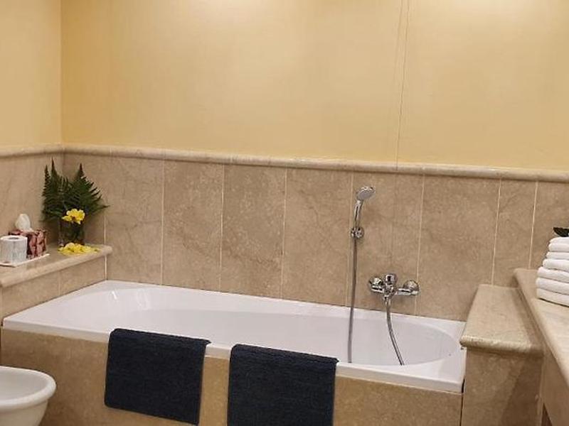 C2472B00BFF041ED4D7CB368839B7F2A