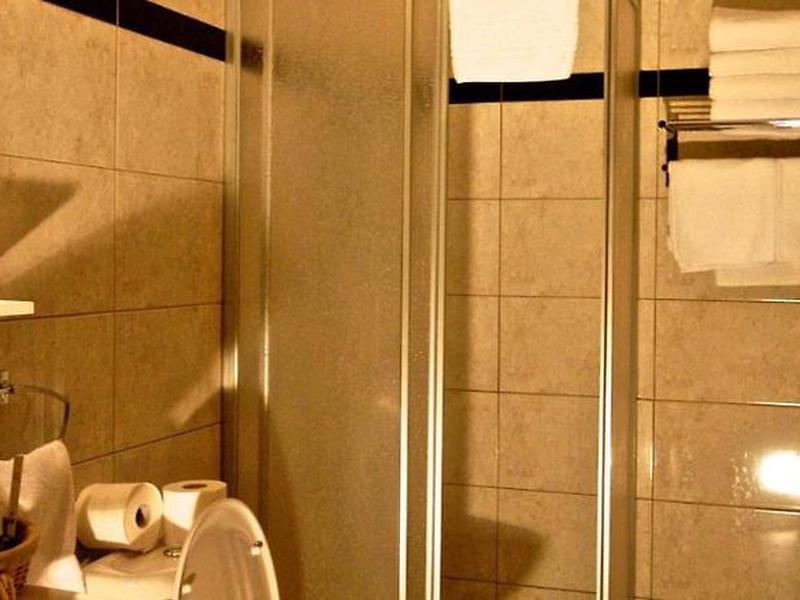 6415B742735642D129EA3CEE86E03E66