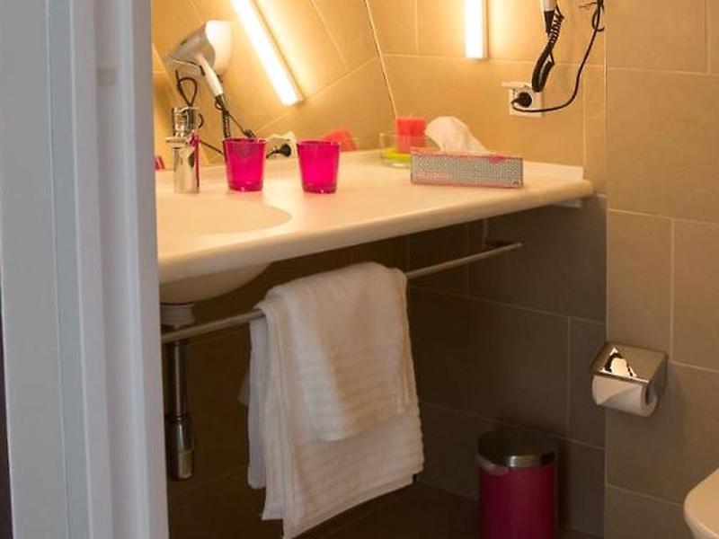 0C2306EBFE28D212F0AA1BA14E86D4AE