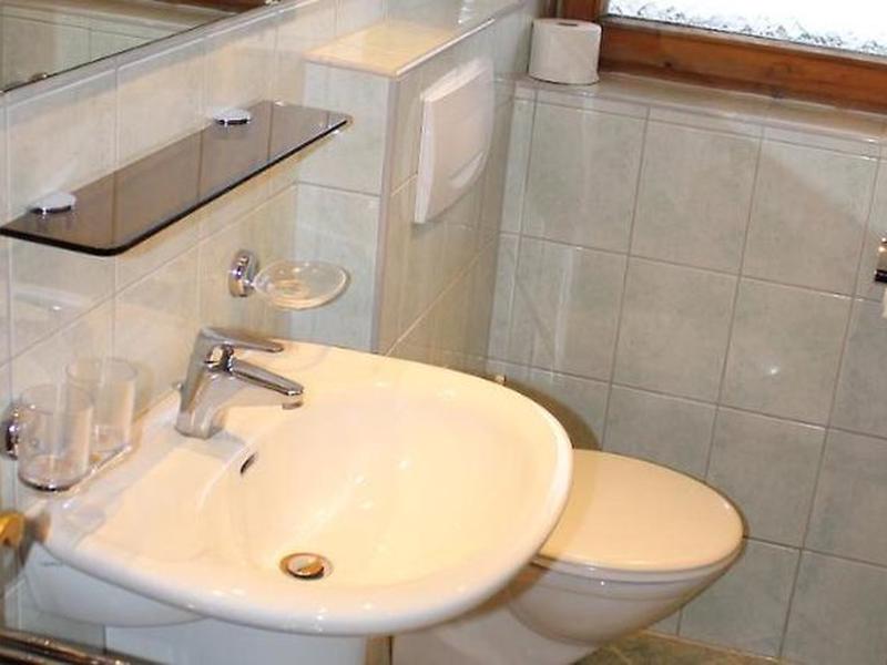 DC824F32A2C335BA9933A632484422C7