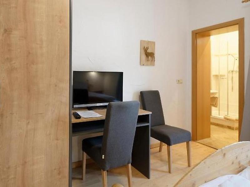 E864D3F7AD0445148CA89505D1ED3CB4