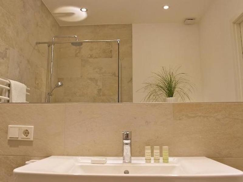 49B7FC4A125BB5AE85B7402E6453D657