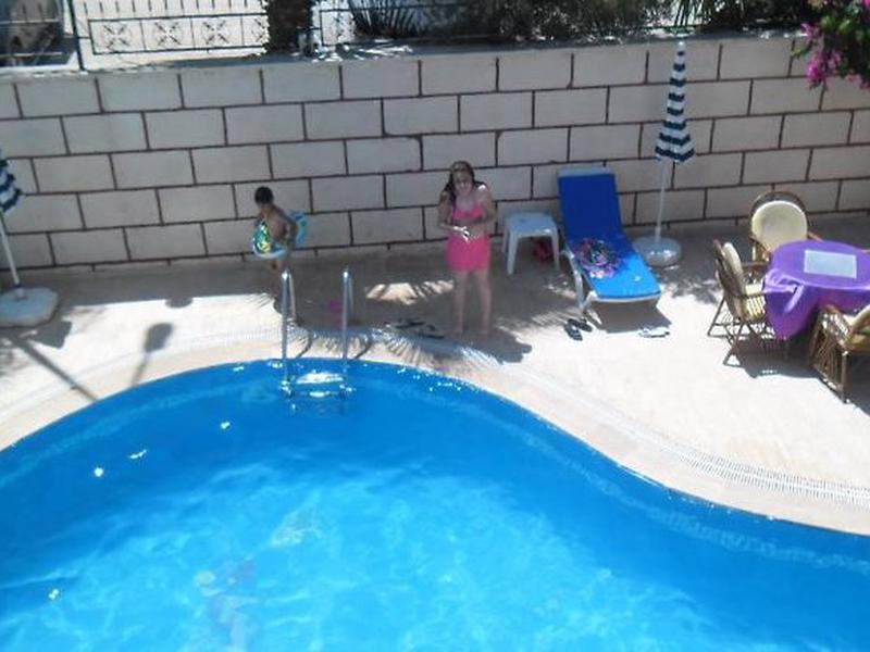 B56550D2CAA207CF5FAE05D90B7233BE