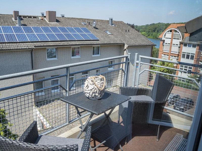 9390D374A3DC19190F59F0FCC0395DF3