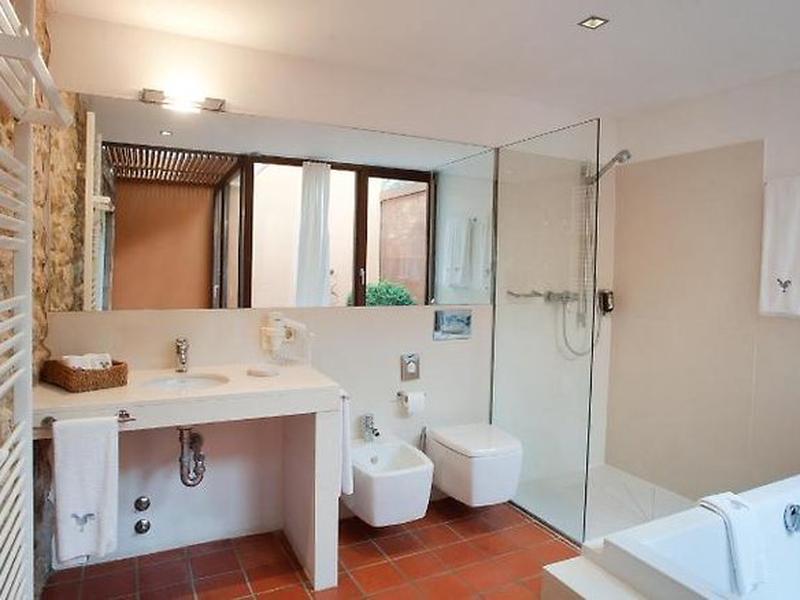 A650AD67AB5E4932289478D672465B66