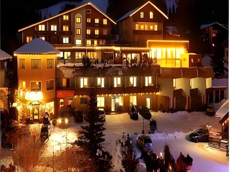 BF12F1843476DB569633CA08E8478C12